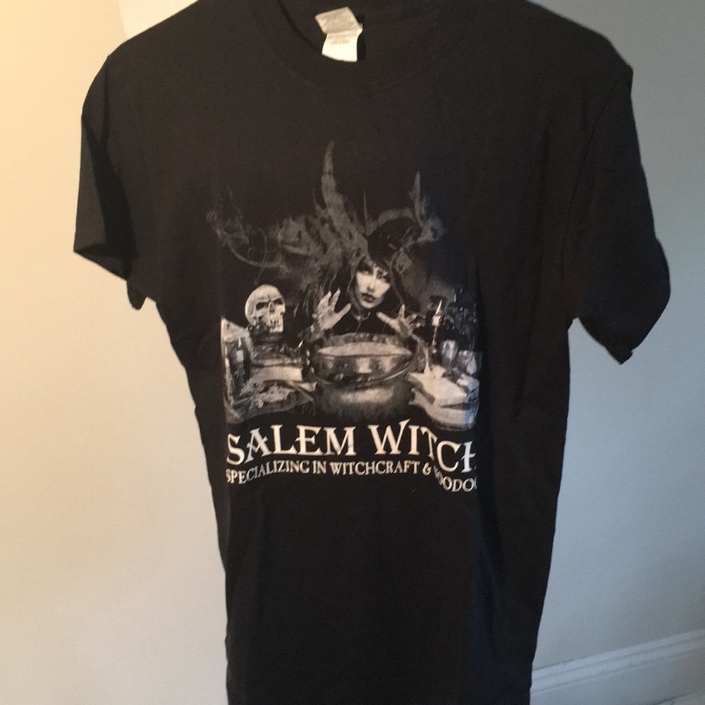 NWOT “Salem Witch Specializing in Witchcraft and Voodoo” Black T-shirt